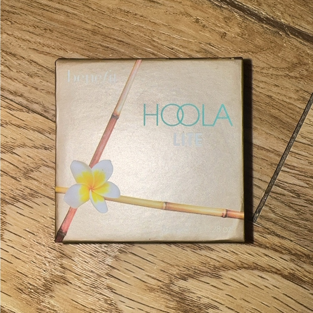 Benefit Hoola Lite Bronzer